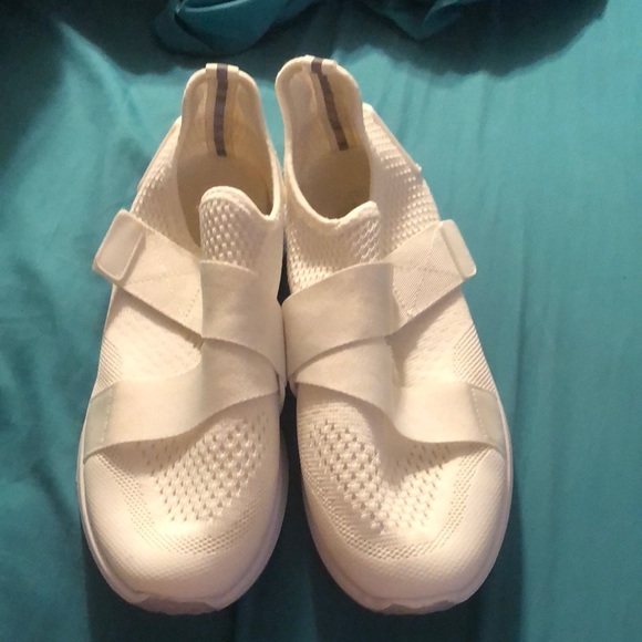 Danskin Shoes - Women’s White Size 9 Danskin Shoes